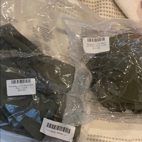 Swimsuit - Picture 5 of 5